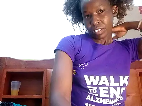 Snapshot of Claris2 chatting on October 2, 7:37 am Claris2 online show from October 2, 7:37 am