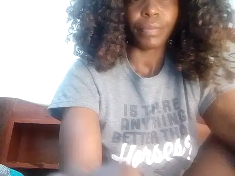 Snapshot of Claris2 chatting on October 22, 3:40 am Claris2 online show from October 22, 3:40 am