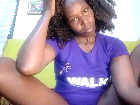 Snapshot of Claris2 chatting on October 25, 8:03 pm Claris2 online show from October 25, 8:03 pm