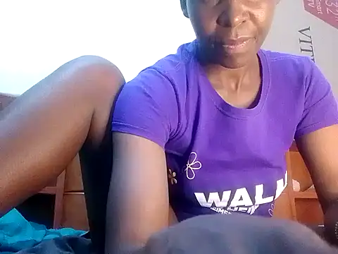 Snapshot of Claris2 chatting on November 23, 6:19 pm Claris2 online show from November 23, 6:19 pm