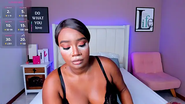 Britanymooree online show from November 10, 7:46 pm