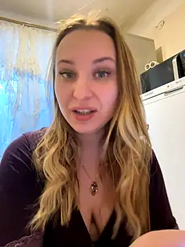 Snapshot of OlgaBuzzz chatting on December 5, 3:26 am OlgaBuzzz online show from December 5, 3:26 am