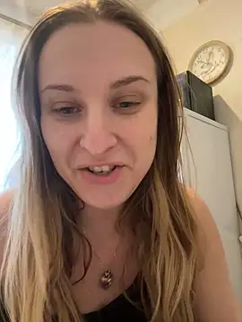 Snapshot of OlgaBuzzz chatting on December 27, 5:52 am OlgaBuzzz online show from December 27, 5:52 am