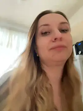 Snapshot of OlgaBuzzz chatting on January 9, 5:44 am OlgaBuzzz online show from January 9, 5:44 am