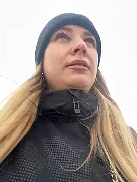 Snapshot of OlgaBuzzz chatting on January 17, 9:17 am OlgaBuzzz online show from January 17, 9:17 am