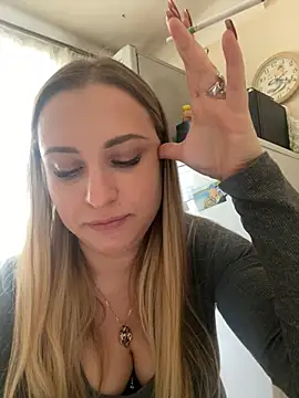 Snapshot of OlgaBuzzz chatting on March 4, 7:19 am OlgaBuzzz online show from March 4, 7:19 am