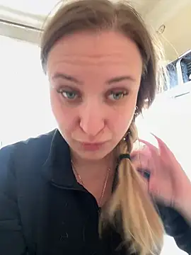 Snapshot of OlgaBuzzz chatting on March 17, 10:06 am OlgaBuzzz online show from March 17, 10:06 am