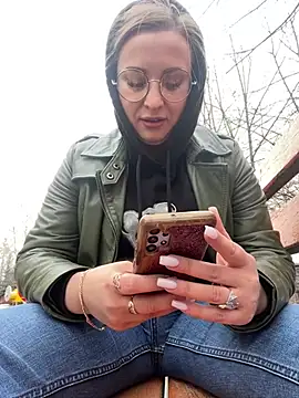 Snapshot of OlgaBuzzz chatting on March 21, 6:16 am OlgaBuzzz online show from March 21, 6:16 am