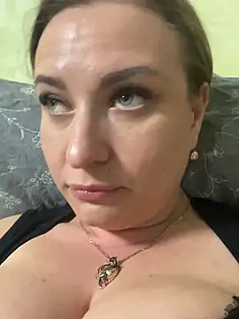 Snapshot of OlgaBuzzz chatting on March 21, 9:45 am OlgaBuzzz online show from March 21, 9:45 am