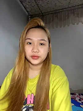 Snapshot of Odette68 chatting on May 6, 12:30 am Odette68 online show from May 6, 12:30 am