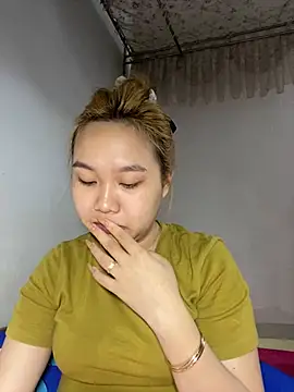 Snapshot of Odette68 chatting on May 8, 12:05 am Odette68 online show from May 8, 12:05 am