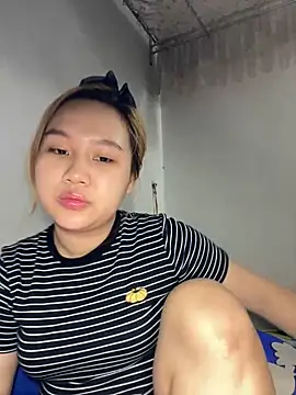 Snapshot of Odette68 chatting on June 5, 1:23 am Odette68 online show from June 5, 1:23 am