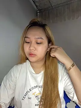 Snapshot of Odette68 chatting on June 11, 5:16 am Odette68 online show from June 11, 5:16 am
