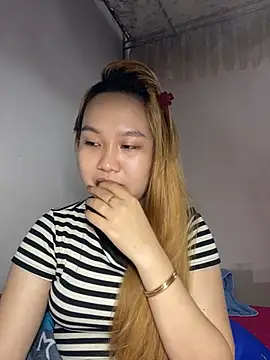 Snapshot of Odette68 chatting on June 16, 12:02 am Odette68 online show from June 16, 12:02 am
