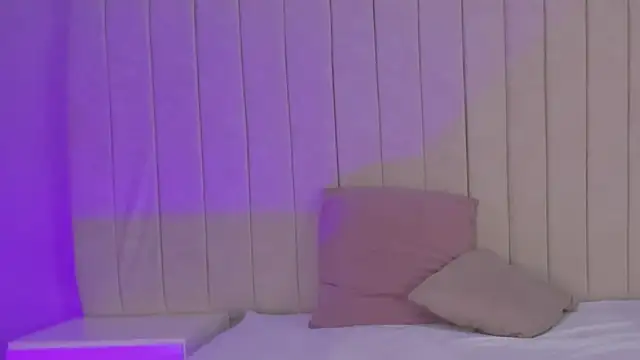 Littleolivia  online show from February 4, 3:57 pm