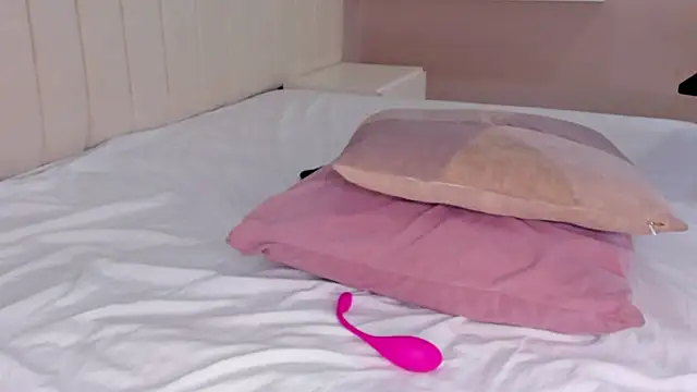 Littleolivia  online show from March 5, 4:57 pm