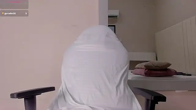 Littleolivia  online show from March 19, 4:02 pm