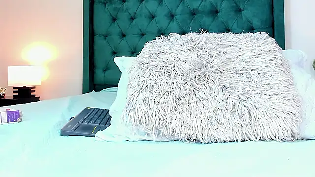 Snapshot of Orianaa_Kade chatting on December 5, 4:55 pm Orianaa Kade online show from December 5, 4:55 pm