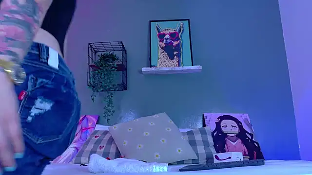 AmbarHills 1 online show from December 16, 11:37 am