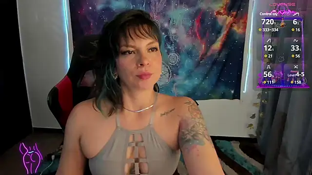 Snapshot of cocochanell6666 chatting on February 3, 3:09 am cocochanell6666 online show from February 3, 3:09 am