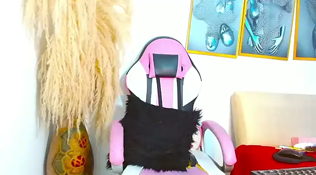 mia foxts online show from February 14, 6:12 am