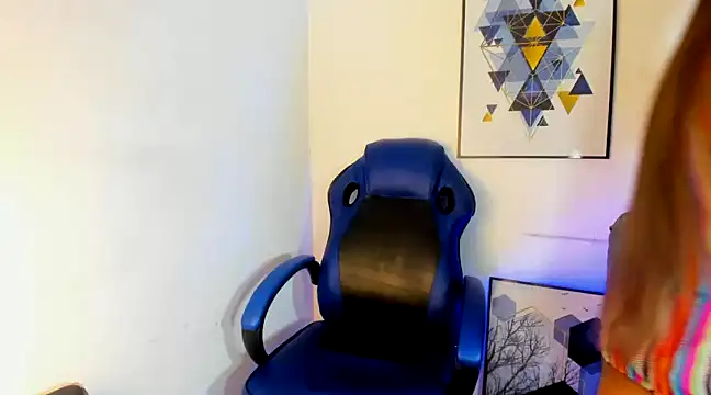 mia foxts online show from February 22, 12:16 am