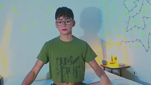 arnold laurent  online show from February 7, 12:09 am