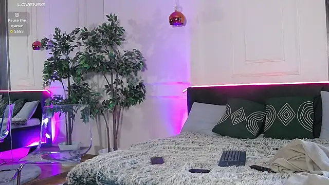 Snapshot of CreamyInkky_ chatting on October 30, 8:27 am CreamyInkky online show from October 30, 8:27 am