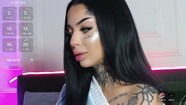 Snapshot of CreamyInkky_ chatting on October 31, 3:51 am CreamyInkky online show from October 31, 3:51 am