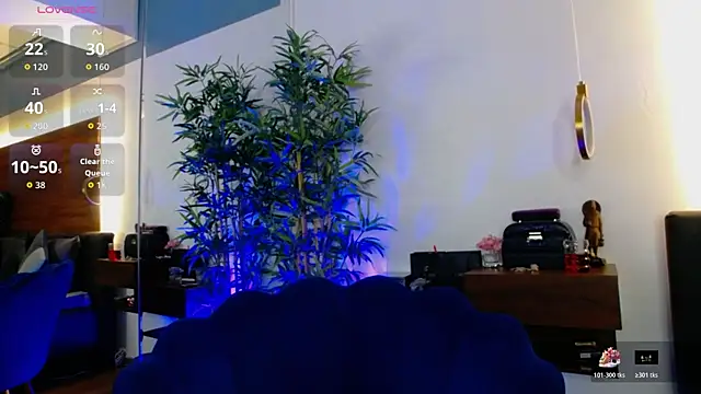 Snapshot of CreamyInkky_ chatting on December 15, 7:01 am CreamyInkky online show from December 15, 7:01 am