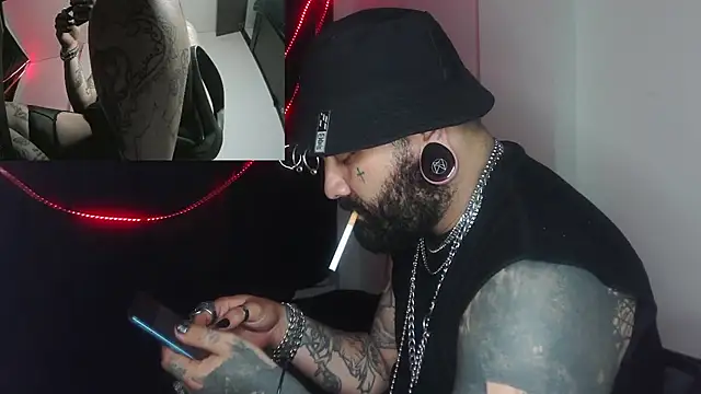 Snapshot of darkclothes chatting on December 21, 1:26 am darkclothes online show from December 21, 1:26 am