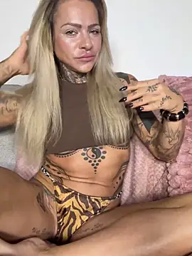 Divina X  online show from November 17, 6:46 pm