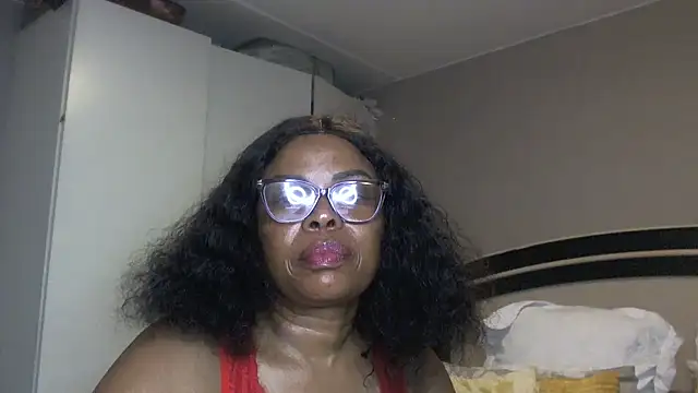Snapshot of Nomthie chatting on September 19, 8:42 pm Nomthie online show from September 19, 8:42 pm