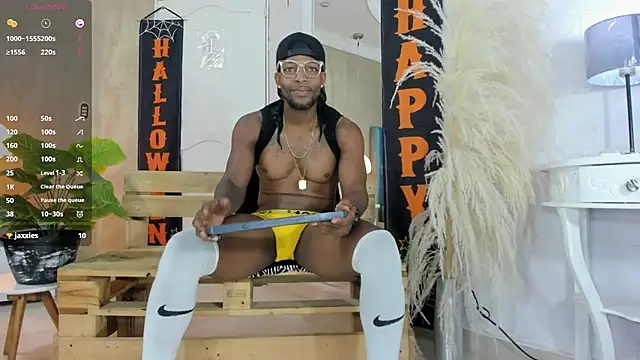 Snapshot of RicoBrown777_ chatting on October 27, 3:43 am RicoBrown777 online show from October 27, 3:43 am