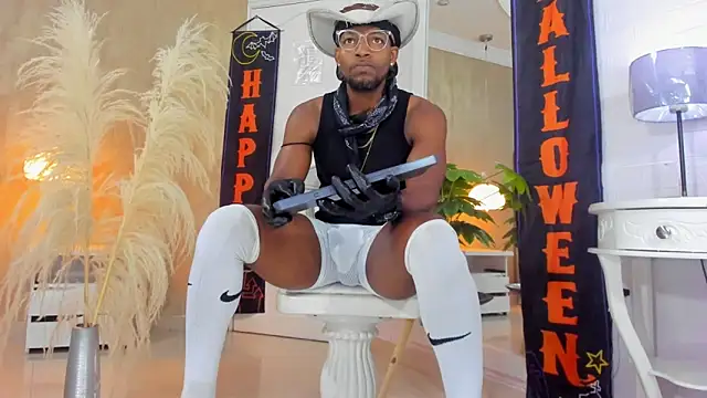 Snapshot of RicoBrown777_ chatting on October 30, 4:14 am RicoBrown777 online show from October 30, 4:14 am