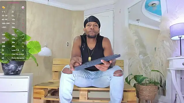 Snapshot of RicoBrown777_ chatting on May 6, 3:57 am RicoBrown777 online show from May 6, 3:57 am