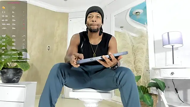Snapshot of RicoBrown777_ chatting on May 8, 4:07 am RicoBrown777 online show from May 8, 4:07 am