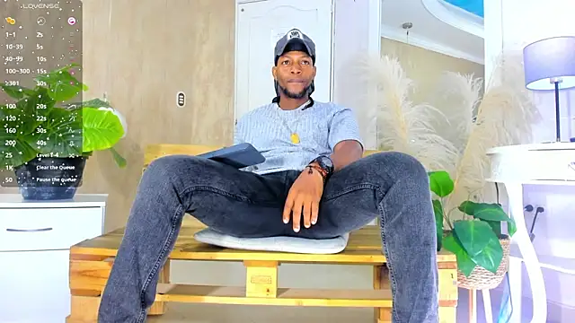 Snapshot of RicoBrown777_ chatting on June 15, 4:25 am RicoBrown777 online show from June 15, 4:25 am