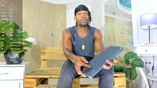 Snapshot of RicoBrown777_ chatting on June 25, 4:12 am RicoBrown777 online show from June 25, 4:12 am