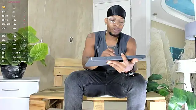 Snapshot of RicoBrown777_ chatting on July 7, 4:15 am RicoBrown777 online show from July 7, 4:15 am
