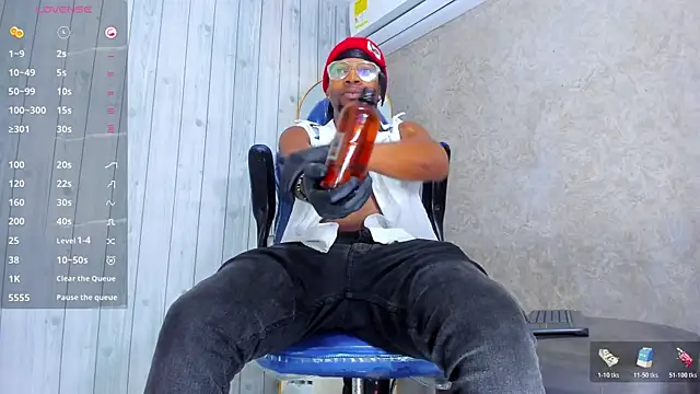 Snapshot of RicoBrown777_ chatting on July 17, 12:23 pm RicoBrown777 online show from July 17, 12:23 pm