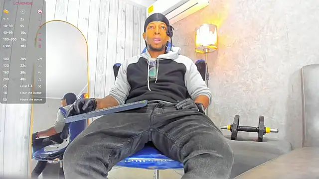 Snapshot of RicoBrown777_ chatting on July 29, 12:25 pm RicoBrown777 online show from July 29, 12:25 pm