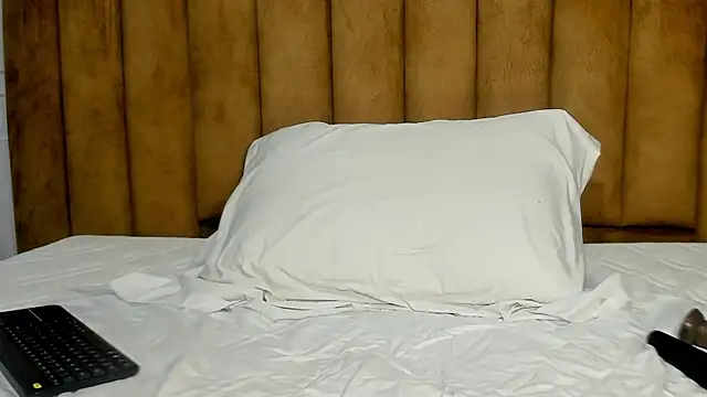 Snapshot of Daphne81_ chatting on January 5, 5:20 am Daphne81  online show from January 5, 5:20 am