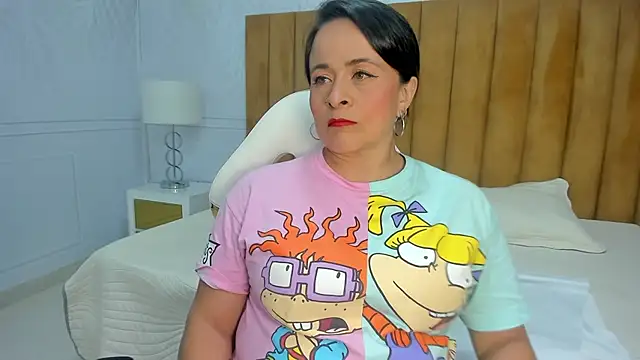 Snapshot of Daphne81_ chatting on January 23, 2:33 am Daphne81  online show from January 23, 2:33 am