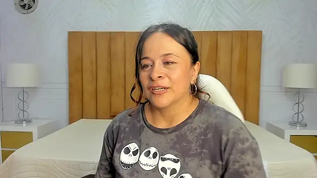 Snapshot of Daphne81_ chatting on January 29, 9:12 am Daphne81  online show from January 29, 9:12 am