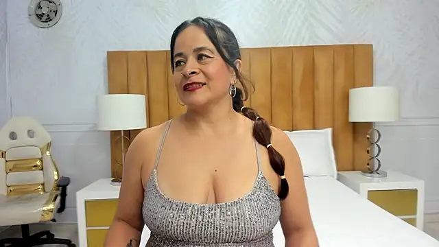 Snapshot of Daphne81_ chatting on February 6, 3:06 am Daphne81  online show from February 6, 3:06 am