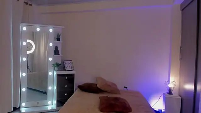 Snapshot of SavannahWildee chatting on March 14, 12:10 am SavannahWildee online show from March 14, 12:10 am