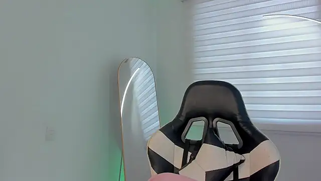 SavannahWildee online show from July 30, 1:43 pm