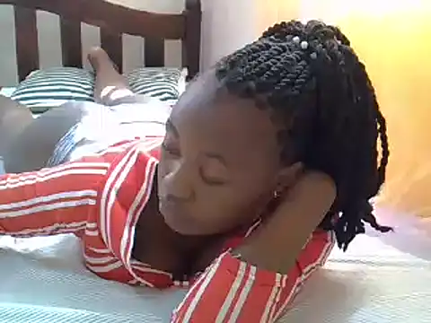 Snapshot of Amanda255 chatting on February 3, 8:13 am Amanda255 online show from February 3, 8:13 am