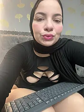 Snapshot of Layla_kaderr chatting on May 21, 11:23 pm Layla kaderr online show from May 21, 11:23 pm